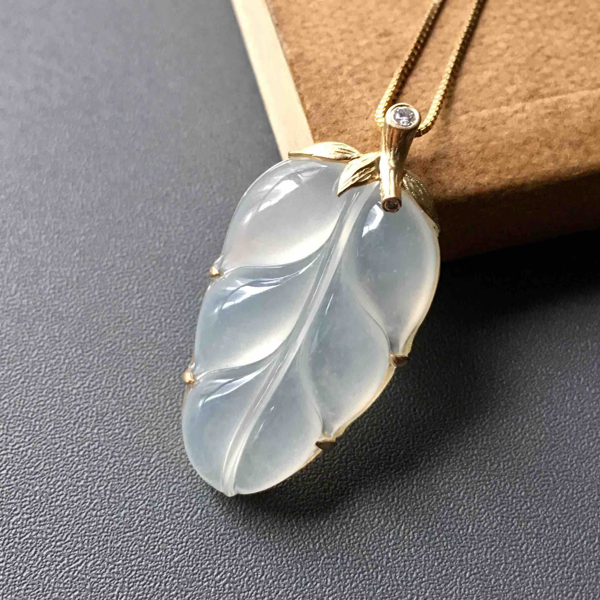 冰种翡翠叶子18k黄金钻石镶嵌