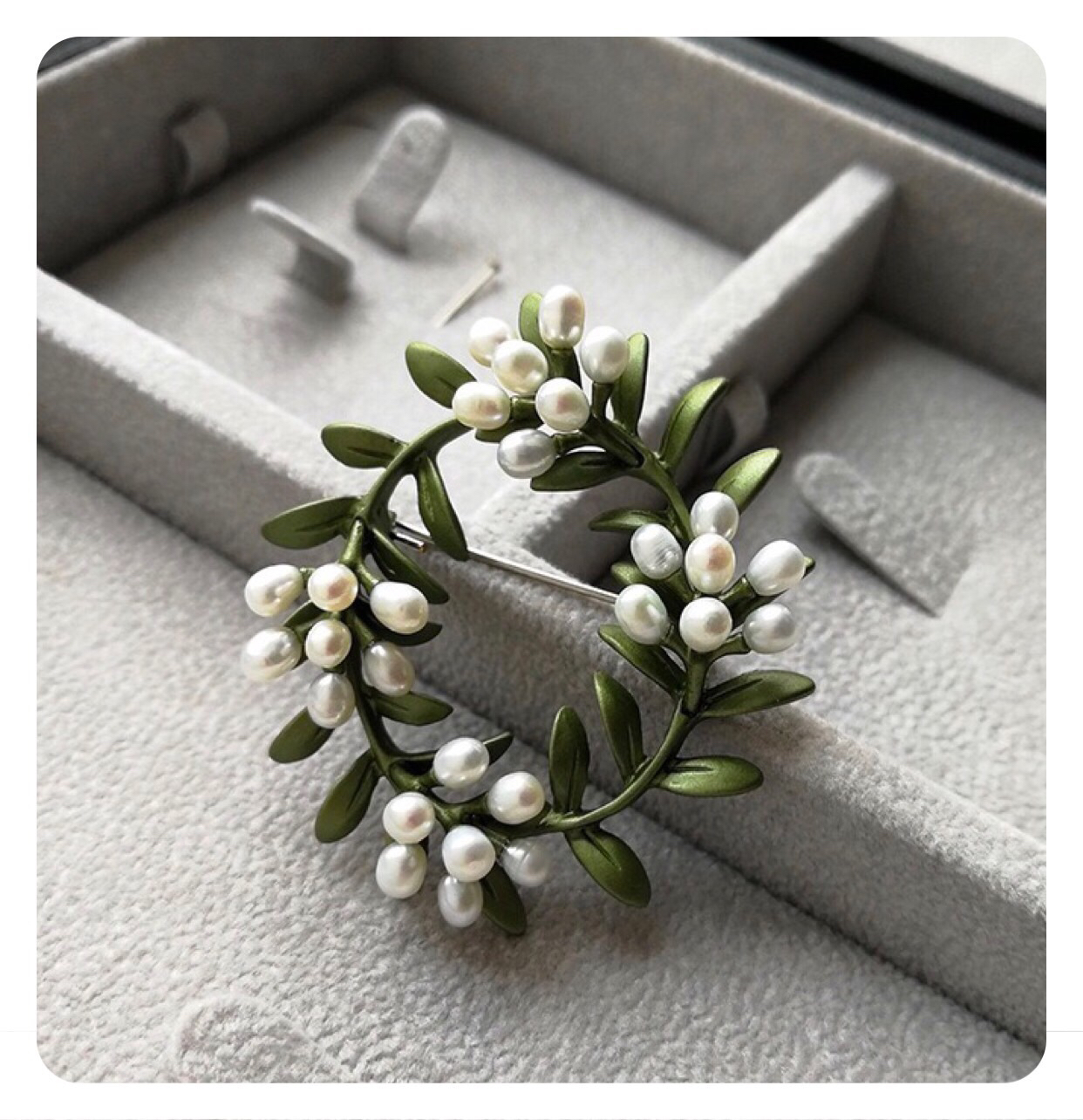 淡水珍珠桃金娘花环胸针大衣绝配pa2116