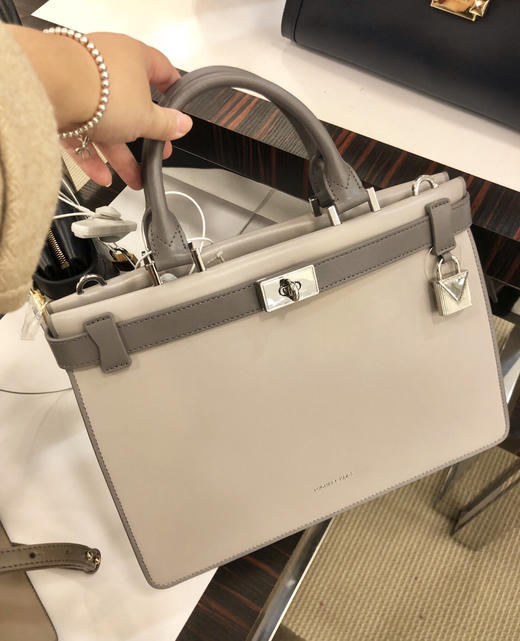 mk专柜tatiana新款中号风琴包