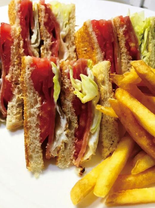 火腿番茄三明治