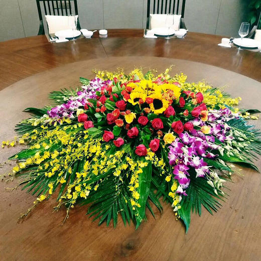 大圆桌鲜花餐桌鲜花会议桌鲜花大餐桌圆桌时尚中间圆形鲜花装饰实用大