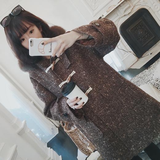 金蘑菇菇 巧克力牛角扣狐狸毛带帽羊毛呢外套特价不退不换 商品图1