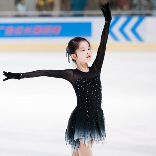 【室内·世纪星滑冰场】39.9元抢滑冰场门票,教练教授!