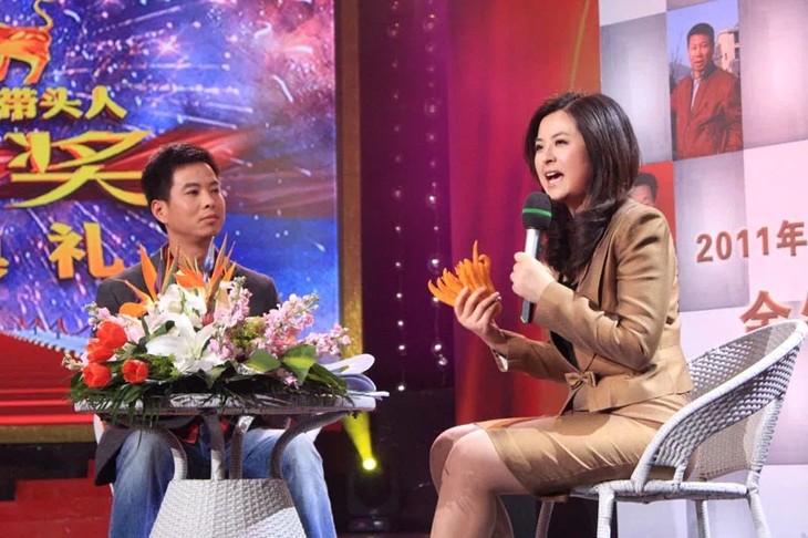 张锦林也获得了自己的各种荣誉:金华佛手产业协会理事长全国农村青年