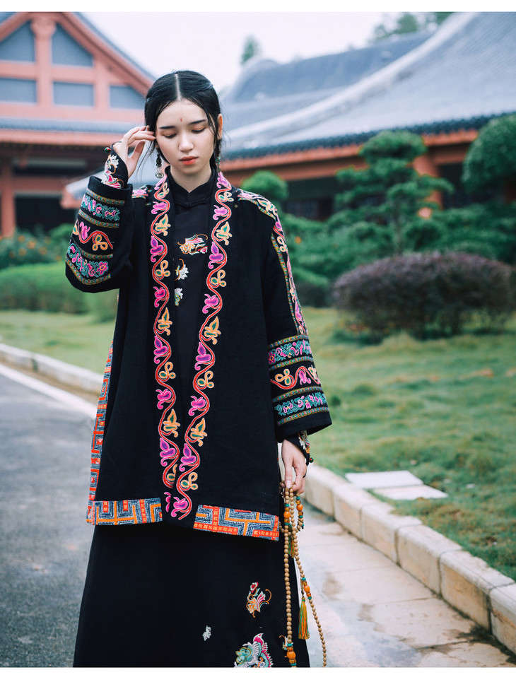花制作阿依索重工刺绣改良苗衣外套民族风绣花棉衣
