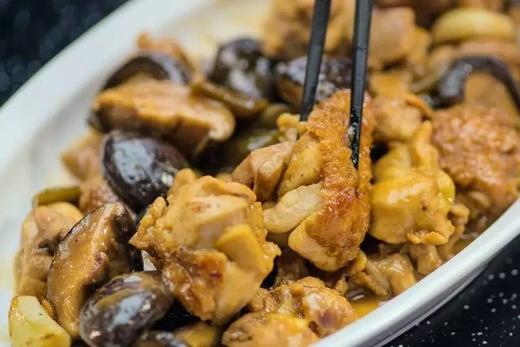 剥皮辣椒香菇鸡 商品图0