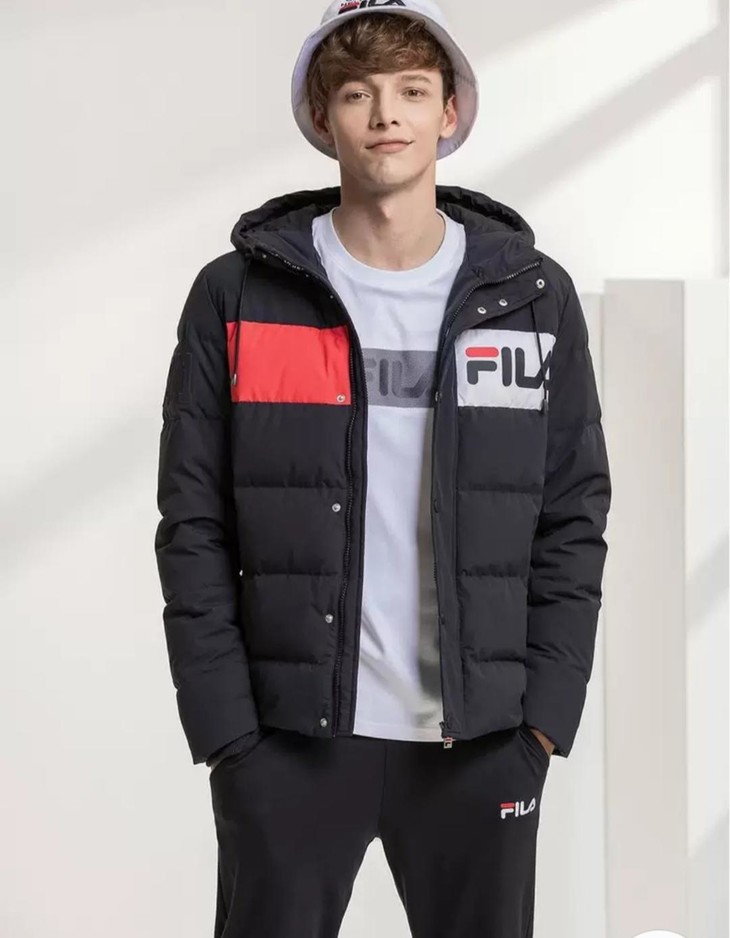 点此购买斐乐fila男女情侣款进口羽绒棉棉衣亮108078