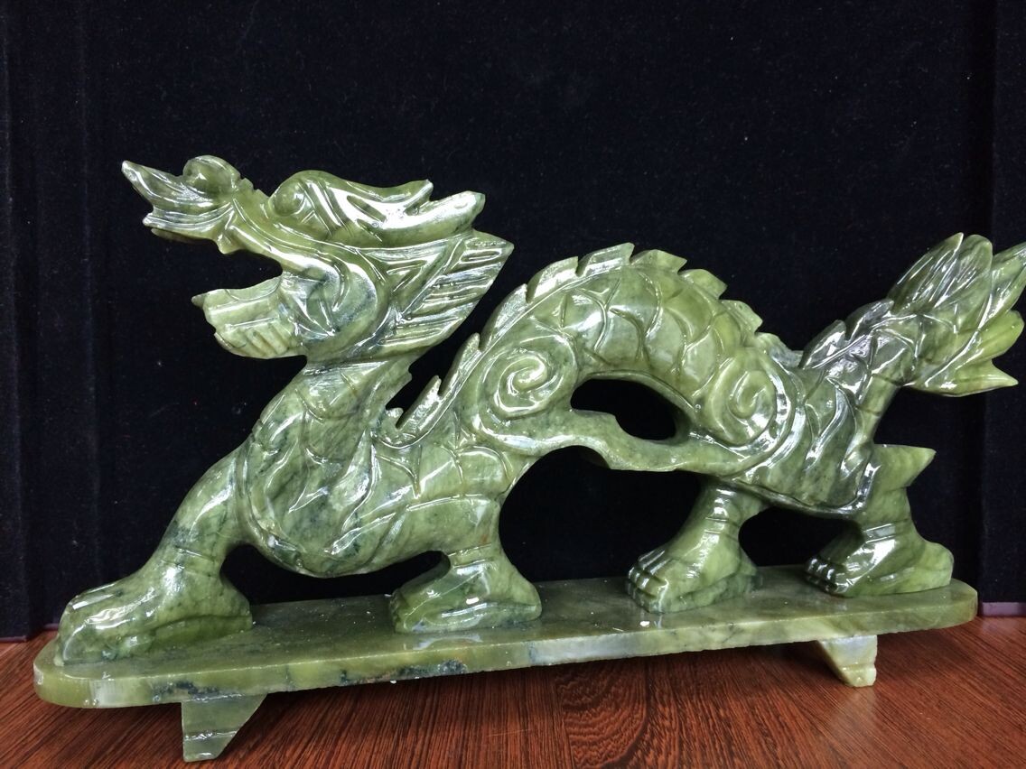 青玉龙摆件