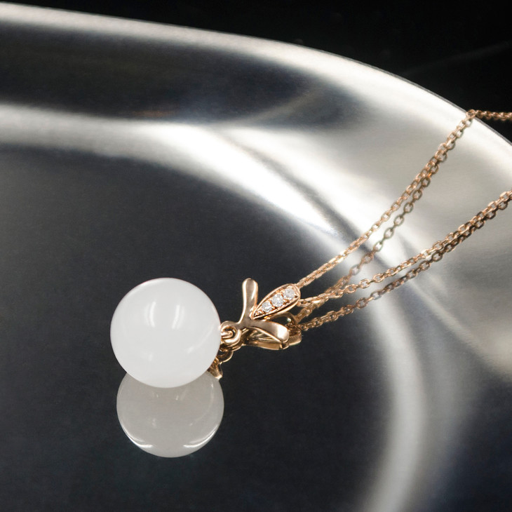 18k玫瑰金和田玉(白玉)镶钻玉珠吊坠--三叶草 /玉珠10mm