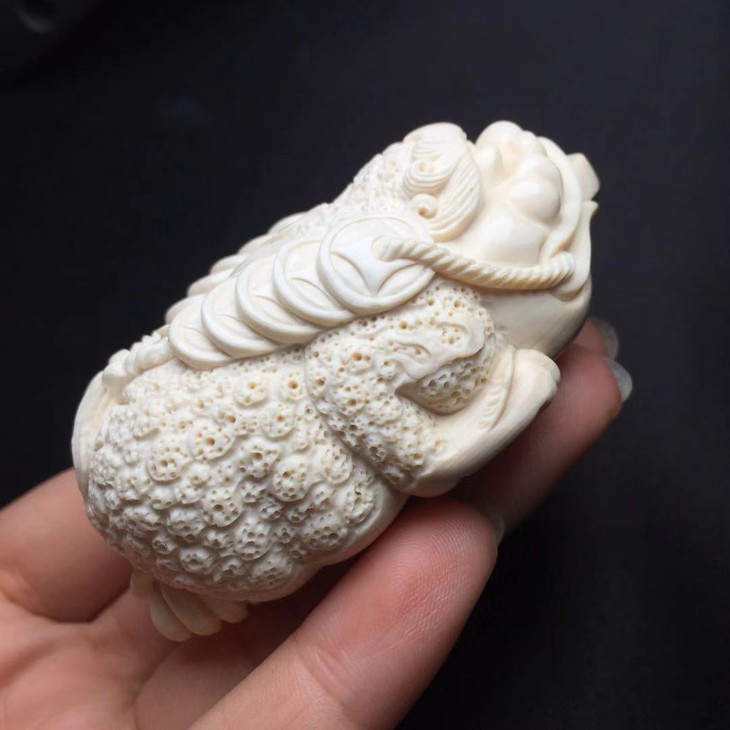 400977猛犸象牙三角金蟾手把件