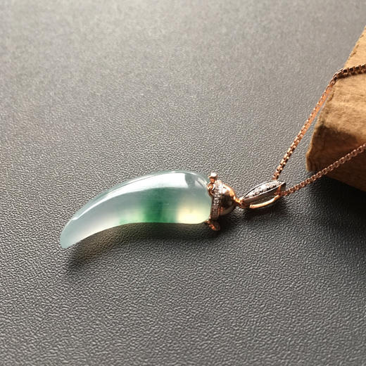 高冰种飘花翡翠辣椒小牙海螺18k玫瑰金钻石镶嵌 商品图2