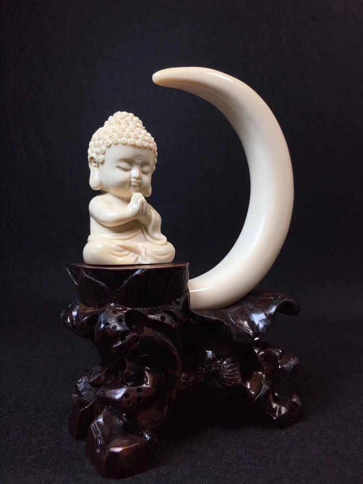 401071猛犸象牙静思禅意萌佛半月牙尖摆件