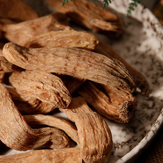 西藏野生鹰嘴红天麻