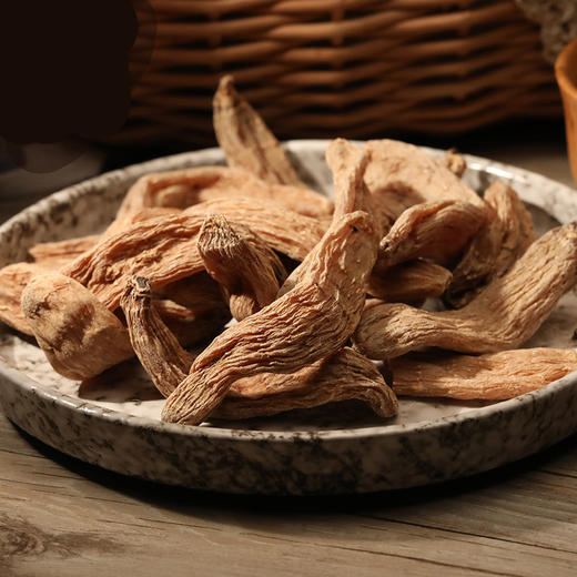 西藏野生鹰嘴红天麻