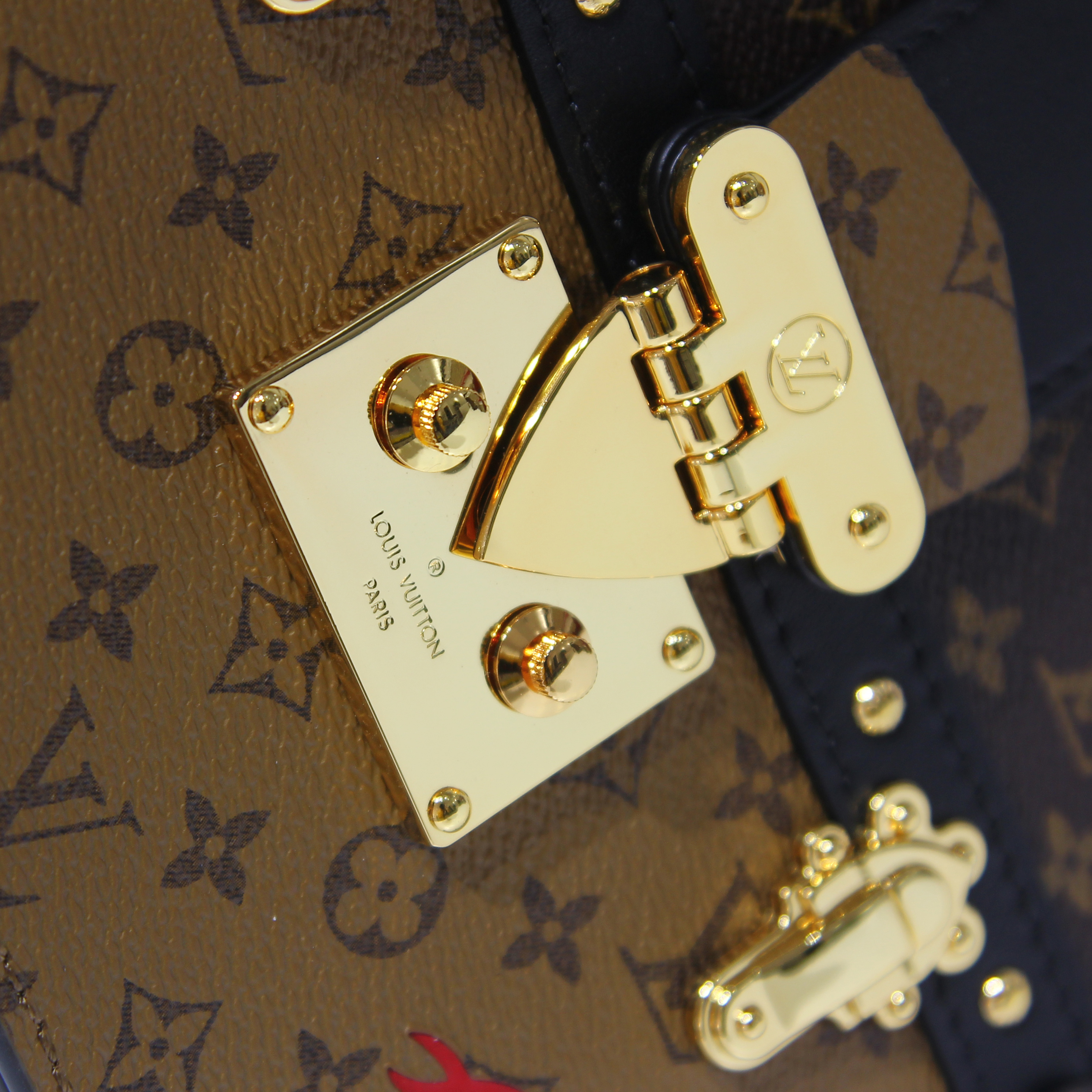 传美特渠高颜值爆款包走秀款限量版trunkclutch软盒子百搭凹造型款单