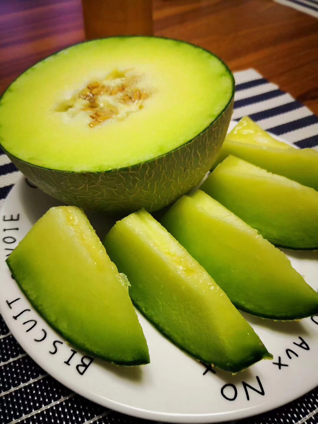 国产玫珑蜜瓜香嫩多汁特惠爆款来袭放软了吃可以用勺子挖着吃