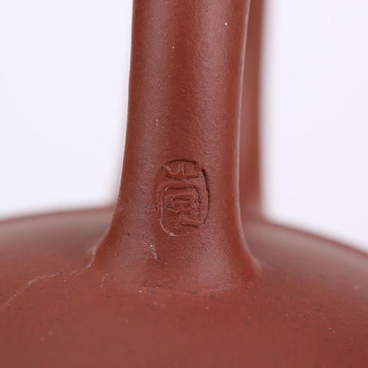 李卢春制钿合壶