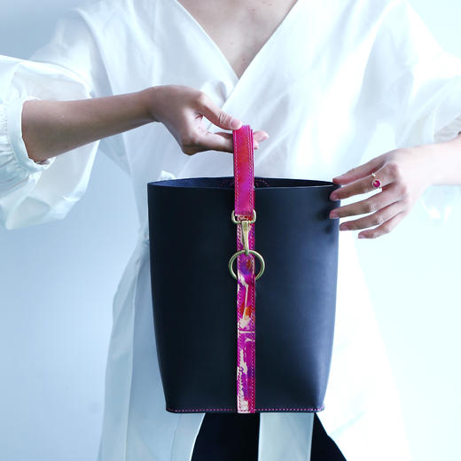 80后女皮匠黄晓莉 中国国际时装周人气爆款 绝版潘多拉魔盒手工包系列 商品图5