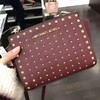 国内现货  Michael Kors MK Selma Mini 女士铆钉单肩斜挎女包 3色入 商品缩略图0