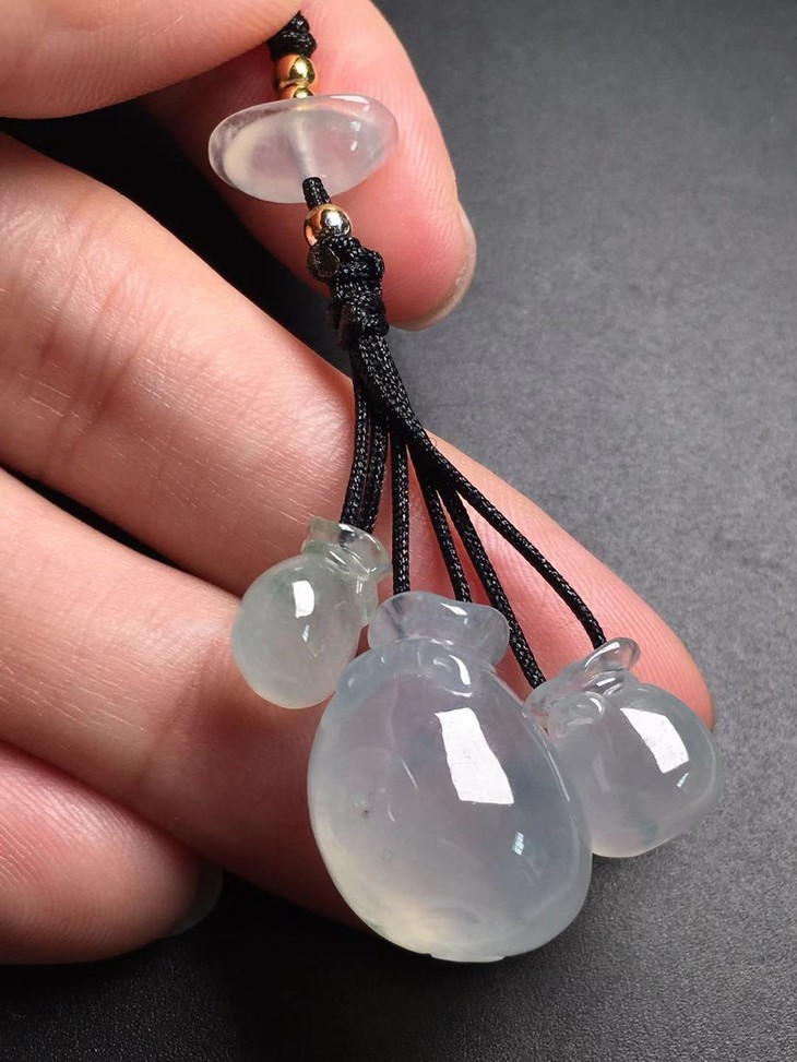 12747翡翠冰种钱袋报挂