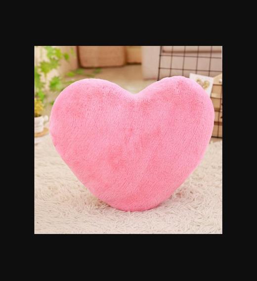 【家居软饰】爱心彩色心形抱枕 靠枕可爱午睡枕头毛绒玩具 商品图0
