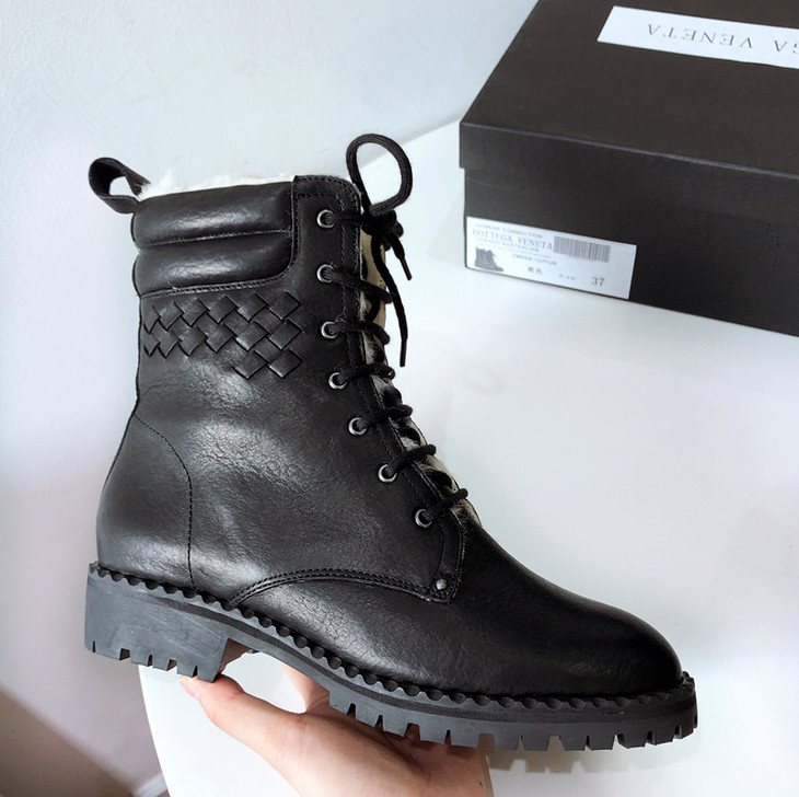 bv英伦复古牛皮编织系带马丁靴