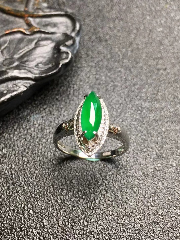 z29700翡翠冰种马眼戒指