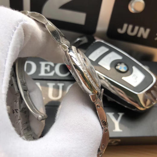 独家订制版！钻圈满天星✨   卡地亚蓝气球系列女款小号28mm 瑞士石英机芯 商品图6