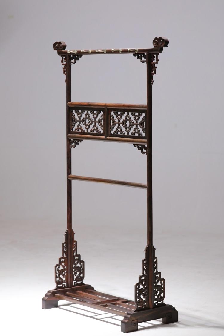 大红酸枝(交趾黄檀)斗簇四合如意纹衣架(运费到付)