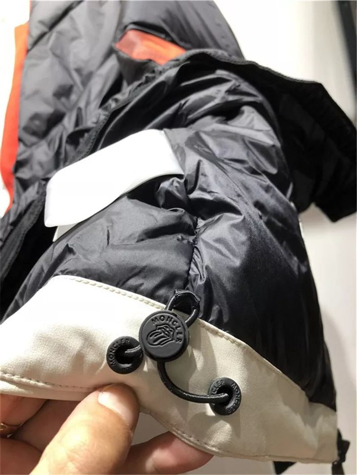 高端抄底福利万众瞩目羽皇滚石合作款大舌头连帽羽绒服众星上身