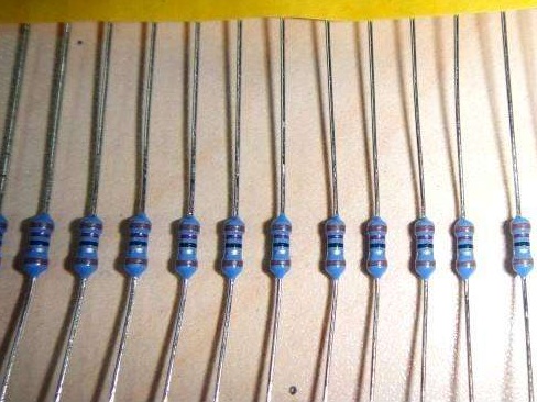 金属膜 1/4W电阻 220欧 1%精度五色环 0.25W电阻 直插电阻 100只