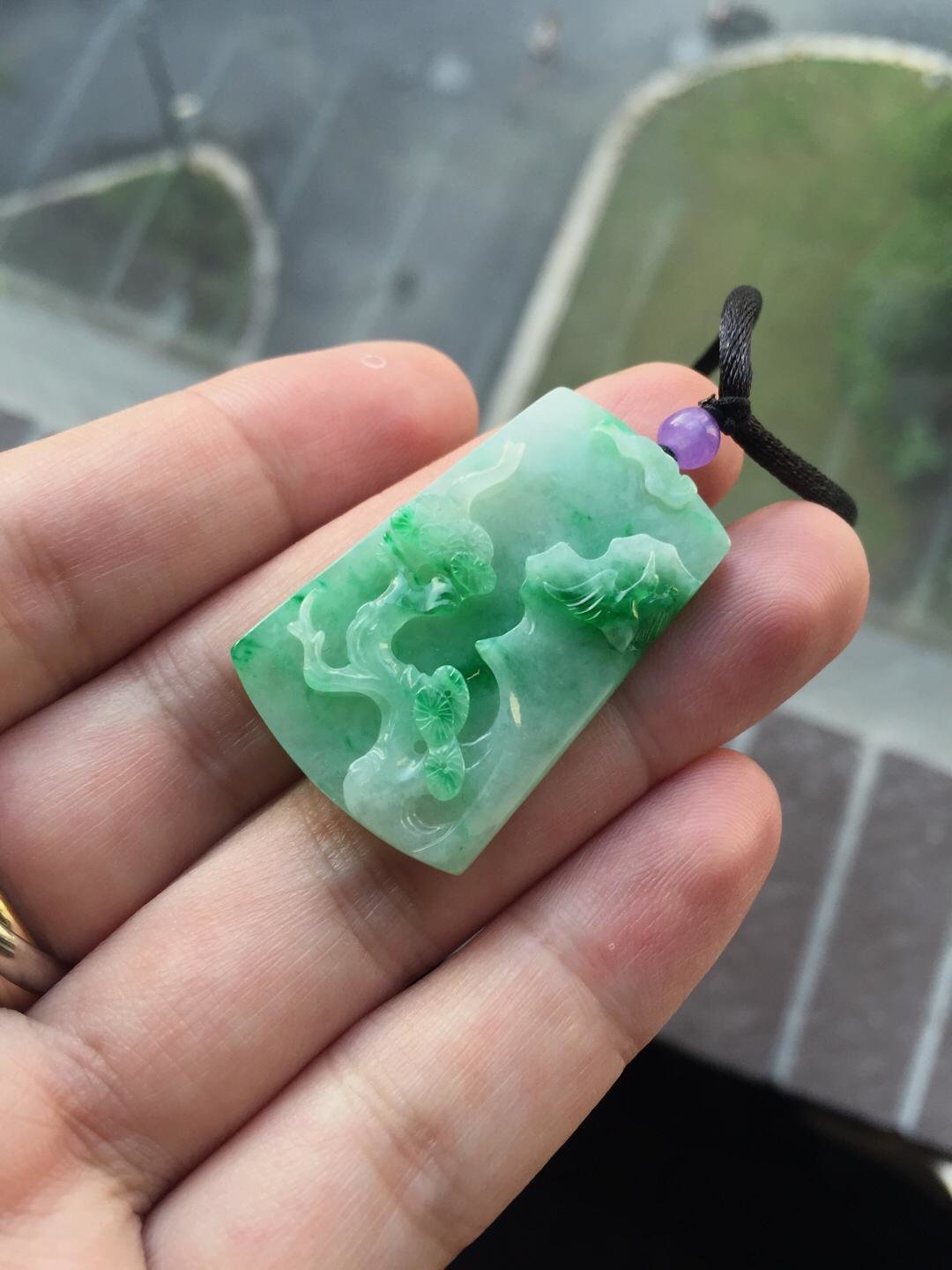 糯种阳绿白底青翡翠山水牌
