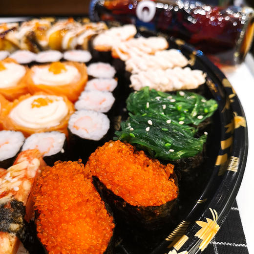 239寿司拼盘(三文鱼花之恋4个,蟹柳小卷4排,芒果鳗鱼卷1条,龙虾军舰1