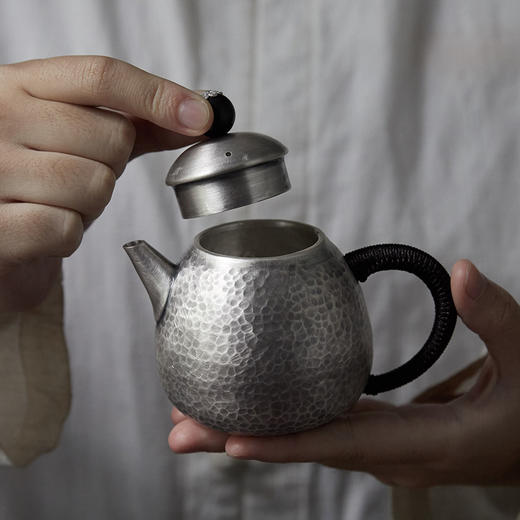 国春银饰丨手工银壶 锤目纹纯银龙蛋壶 附检测证书 约158克 商品图1