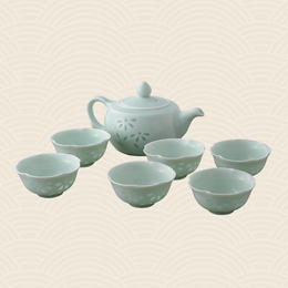 故宫博物院 青釉镂空玲珑茶具