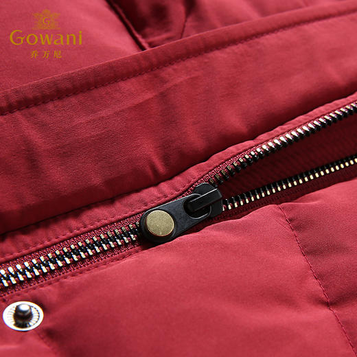 乔万尼羽绒服女红色时尚宽松超大真毛领加厚保暖过膝长款EB4T078 商品图3