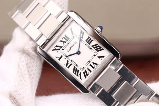 版本    卡地亚TANK 坦克系列女士腕表，表盘尺寸：小号31X24mm 中号33X27mm,原装瑞士朗达石英机芯（专柜一致）完美复刻，细节打磨，指针颜色，把头弧度，316L精钢表带， 商品图3
