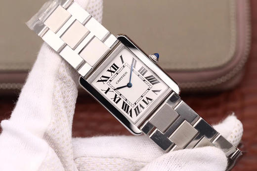 版本    卡地亚TANK 坦克系列女士腕表，表盘尺寸：小号31X24mm 中号33X27mm,原装瑞士朗达石英机芯（专柜一致）完美复刻，细节打磨，指针颜色，把头弧度，316L精钢表带， 商品图1