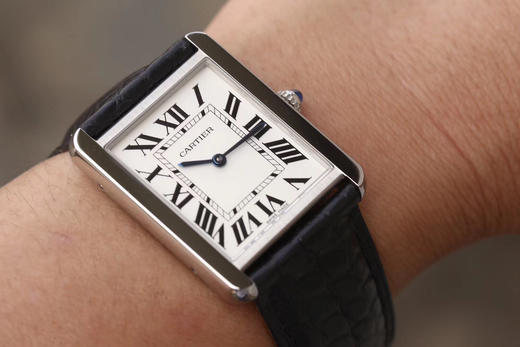 版本    卡地亚TANK 坦克系列女士腕表，表盘尺寸：小号31X24mm 中号33X27mm,原装瑞士朗达石英机芯（专柜一致）完美复刻，细节打磨，指针颜色，把头弧度，进口真鳄鱼皮带 商品图8