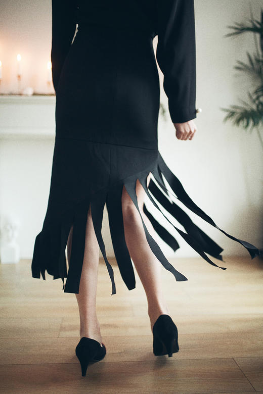 AtelierMissLu / Claudia 黑色V领流苏摆连身裙 商品图7