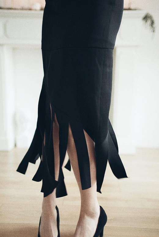 AtelierMissLu / Claudia 黑色V领流苏摆连身裙 商品图3