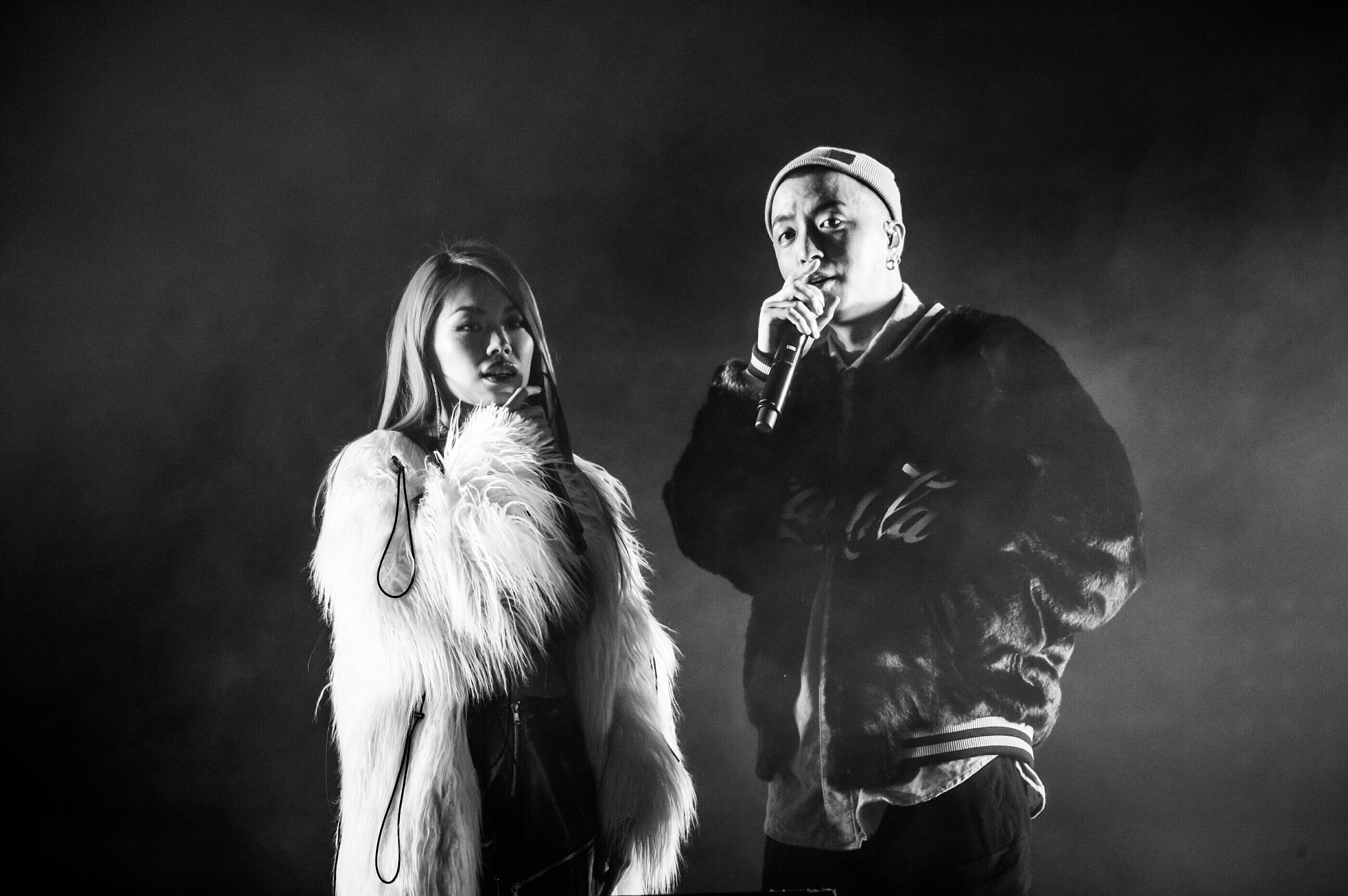 合作曲目现场首唱——万妮达首场邀请了音乐小天才——宫阁每个城市