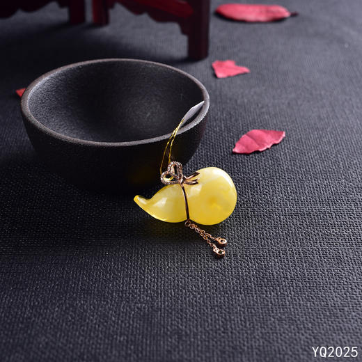 【蜜蜡镶嵌葫芦】克重:6.97g 【编码:yq2025】