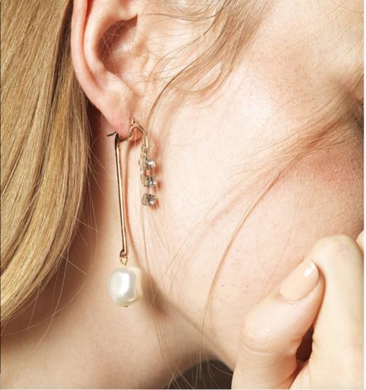 PANACHE CHASUNYOUNG 不对称造型珍珠耳环 商品图1