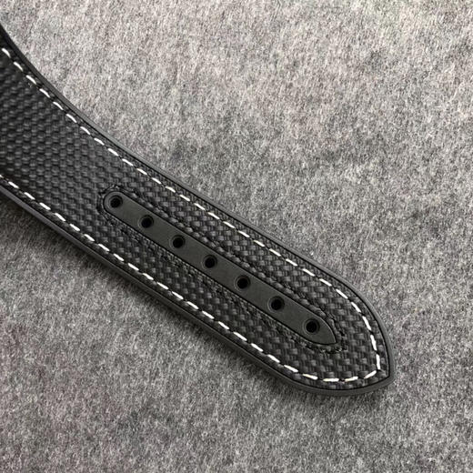 VS欧miga 2018压轴之作—“深海之黑”全陶瓷壳套、专有机芯、全橡胶表带等等都是它的标配。想要花正品价格的尾数或者正品价格3%-4%,得到无限接近正品质感的享受。 商品图7