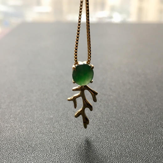 一鹿有你冰种阳绿翡翠蛋面吊坠18k黄金镶嵌 商品图8