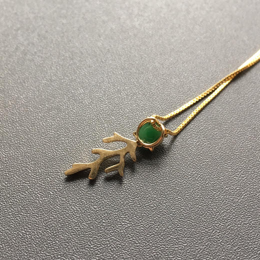 一鹿有你冰种阳绿翡翠蛋面吊坠18k黄金镶嵌 商品图6