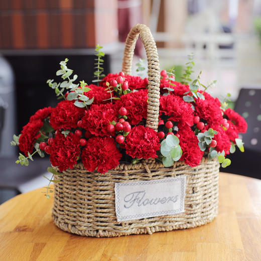 【鲜花】33朵红色康乃馨混搭鲜花手提花篮(tlz28)(母亲节)