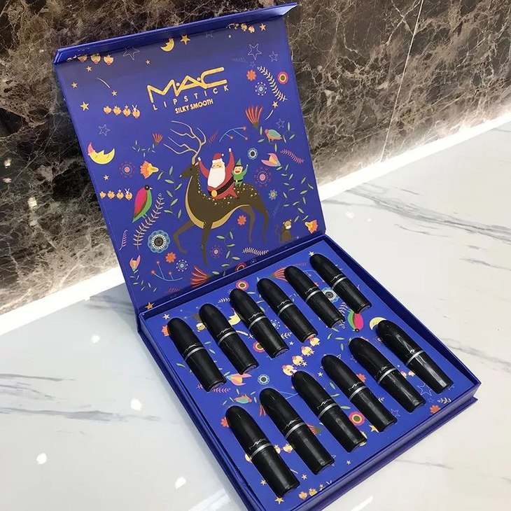 这款套盒真的是全球都在限量 非常的难买 mac子弹头作为全球口红销量