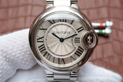 33气球V6卡地亚33毫米蓝气球,型号:W6920084，卡地亚原厂石英机芯，机芯型号：057，精钢表盘镀银，女士，不透底，精钢,镶嵌一颗蓝色凸圆形 商品图4